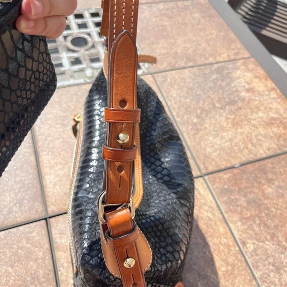 Dooney & Bourke GENUINE LEATHER Black and Tan Erica Snakeskin Women's Bag Set - Picture 8 of 16